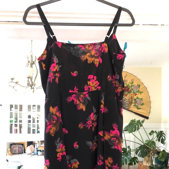 Volcom adjustable strappy dress. Size M. Layers, slits, flares. - Picture 4 of 6